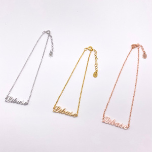 蓮の花の純銀櫛 - 贅沢な手触りと繊細なデザインが特徴K104 蓮の花の