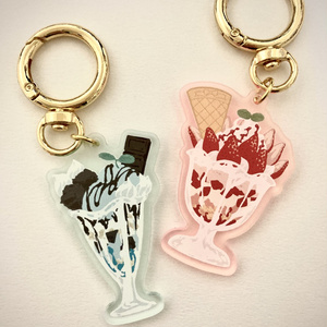 アクリルキーホルダー　パフェ
