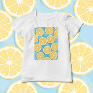 水の上のレモン レディースTシャツ