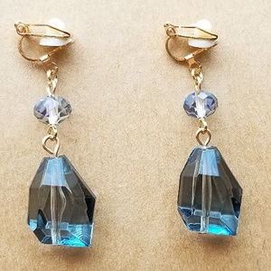 一粒宝石のイヤリング（blue）