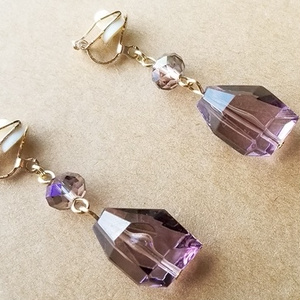 一粒宝石のイヤリング（amethyst）