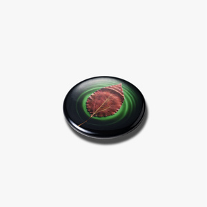 [Can Badge] Red leaves and green world water ripples