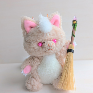 受注生産】カイコガの小さなぬいぐるみ 寝そべりver. - もふげ屋 - BOOTH