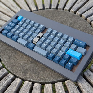 Sparrow60C : ジョイスティックポインター搭載、GH60互換ケース