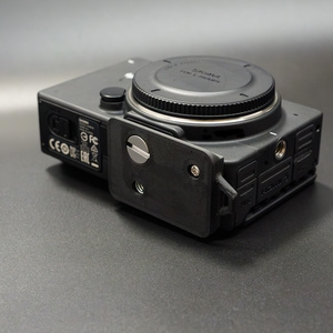 SIGMA fp & fp L用縦吊りハンドグリップ VHG-11S-L - 構う - 構図商店