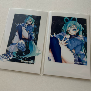 ホロ加工缶バッジA＜asteroid：初音ミク＞ - Rella Artworks / 不安定+
