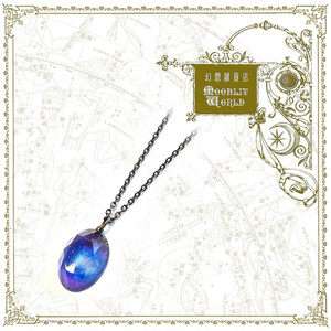 月と星屑のペンデュラムネックレス 幻のブラックオパールカラー レジン琉球ガラス 魔法使いから貰ったブラックホールネックレス 八面体 フローライト宇宙