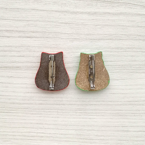陶土ブローチ　柴だるま