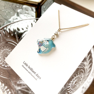 Dolphin necklace｜ラムネ色のイルカネックレス