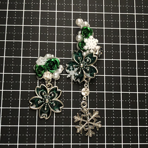 狐の嫁入り 青彼岸花柄の狐面と鬼灯と彼岸花傘の和風ピアス イヤリング