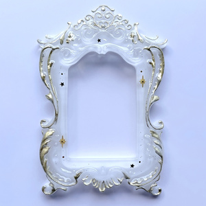 Cat-legged picture frame trading card case