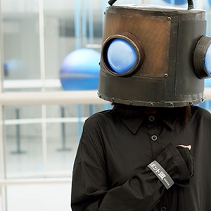ロボット頭「一緒に行こうラバーバンド」