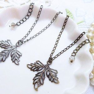 Openwork clover long necklace for dolls