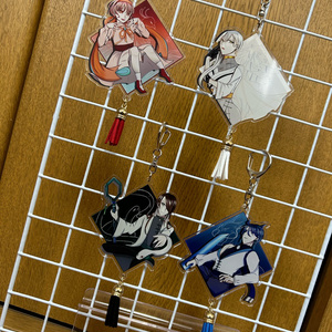 進撃の巨人 クリスタ・レンズ ドッグタグ アクリルキーホルダー アクキー クリスタ アクリルキーホルダー 駿河屋 - クリスタ·レンズ
