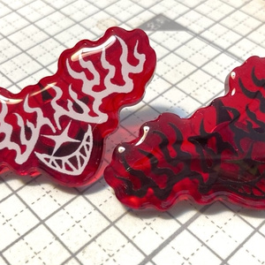 Red acrylic pin badge / Radio Demon white (6...