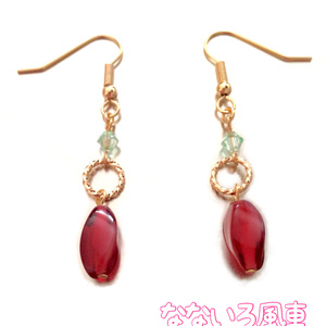 赤い実ピアス・イヤリング