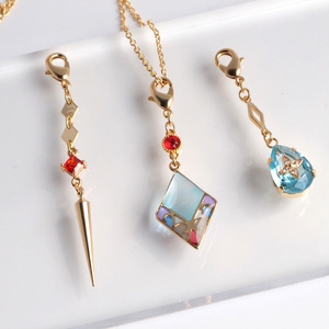 No.133】ハンドメイド 雪原 レジン 猫 雪山 流星 ネックレス