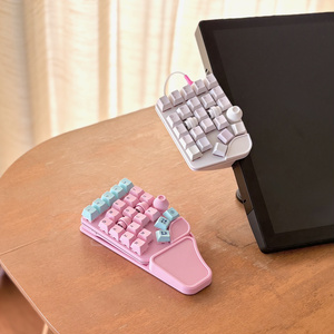 新発売！Cintiq Pro 24用 傾斜角可変スタンド 最大75度 キーボード下