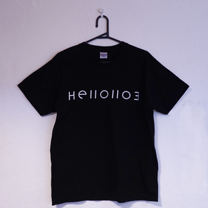 Hello1103 ロゴTシャツ