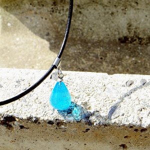 パライバトルマリンの光を集めて。 蓄光オルゴナイト宇宙レジン