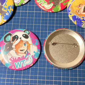 AXIZ 2023AW_ホログラム缶バッジ／Ryz