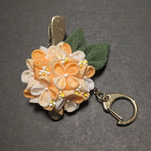 つまみ細工の紫陽花のキークリップ(オレンジ)
