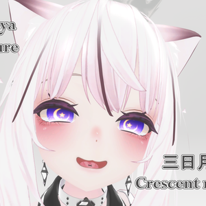 三日月の瞳　Crescent moon Eye