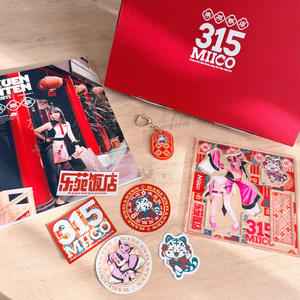 c106 コスプレ写真集　みぃこ　ハイパーメガトンラクエン 　会場限定セット みぃこ コスプレ写真集 QUEENS BET(サイン有）ハイパーメガトン