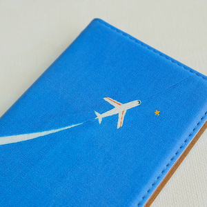 ひこうきぐも　手帳型スマホケース　ベルトなし　【 飛行機 空 青 シンプル ストラップホール iPhone 】