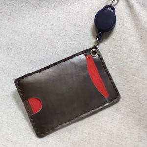 シンプルなレザーカードケース型紙
