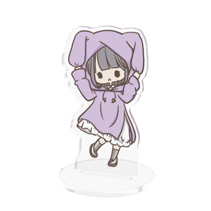うさぎパーカーの女の子