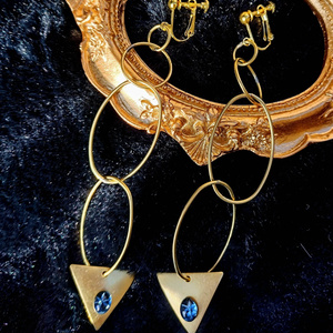Witchcraft amulet earrings(Sapphire)