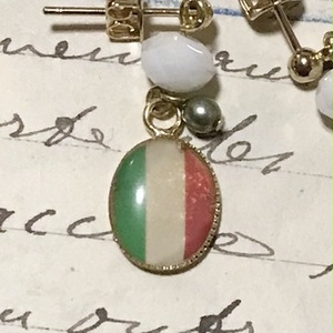 イタリア国旗のピアス