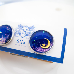 幻想的な月夜のカフスボタン　ロイヤルブルー×オーロラ　シルバー金具