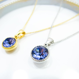 ＊まるいシンプルなクリスタルガラスのネックレス　タンザナイト＊金具の色が選べます