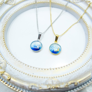 ちいさなまるいネックレス　～イルカ～　金具の色が選べます
