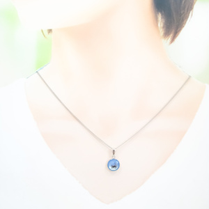 ちいさなまるい　ネックレス　～猫～　スカイブルー×ホワイトメタル　シルバー金具　