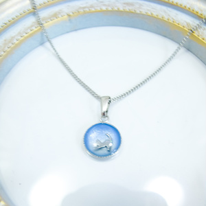 ちいさなまるい　ネックレス　～猫～　スカイブルー×ホワイトメタル　シルバー金具　