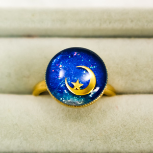 カプリブルーの月夜の指輪　フリーサイズ　ゴールド金具