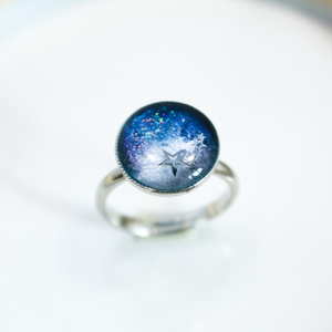 銀河を駆け巡る　流れ星のRing　ネイビーラメ×ホワイトパール　金具の色が選べます。