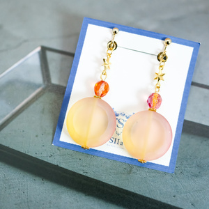 キャンディカラーのStar　earing　オレンジ×マゼンダ　ゴールド金具　ピアス変更可能