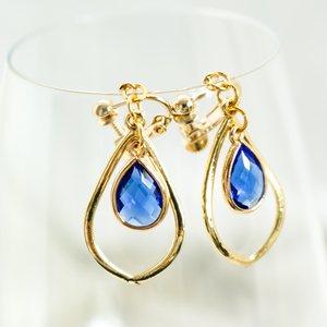 Teardrop のイヤリング 　sapphireblue　ゴールド金具