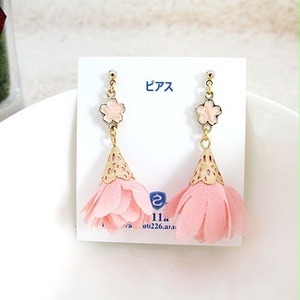 春の桜タッセルピアス　金具変更可能