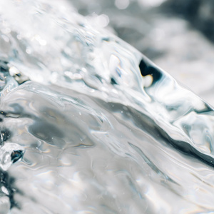水面テクスチャ素材｜気泡と波紋の水面写真