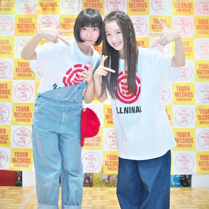 ILLNINAL Tシャツ（白）