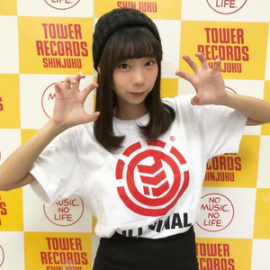 ILLNINAL Tシャツ（白）