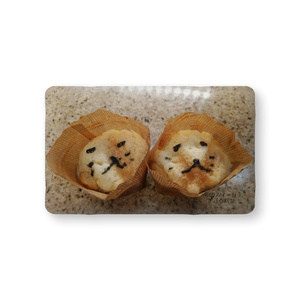 Bagged cat-shaped melon bread, fluffy cushion...