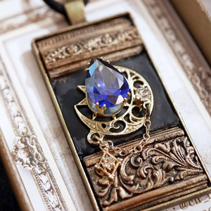 雪の結晶ペンデュラムと三日月鉱物ピアス イヤリング☆琉球