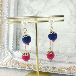 フロッキービーズのピアス(樹脂ピアス)