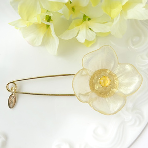 Large poppy stole pin - yellow